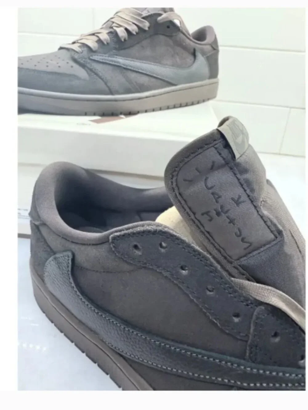 Jordan 1 Retro Low - Velvet Brown Travis Scott - New